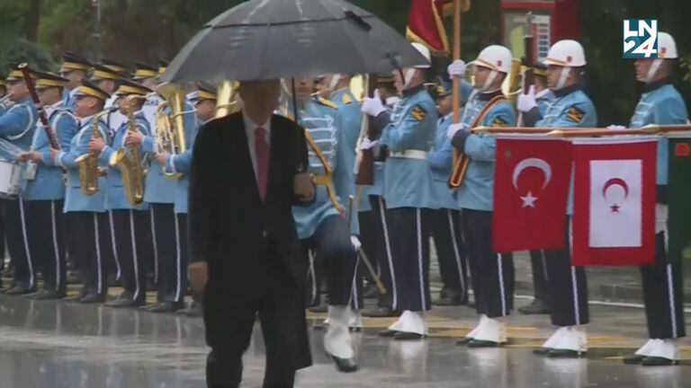 Turquie: Erdogan entame son troisième mandat de président sous un déluge