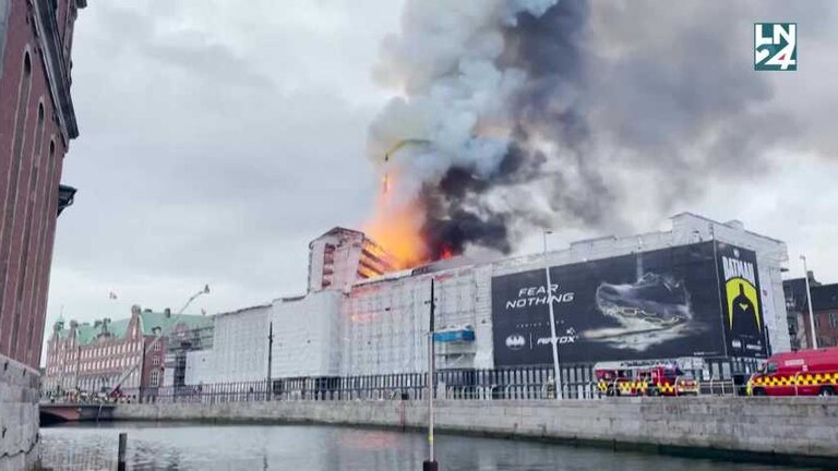 Danemark : incendie spectaculaire à l'ancienne Bourse de Copenhague